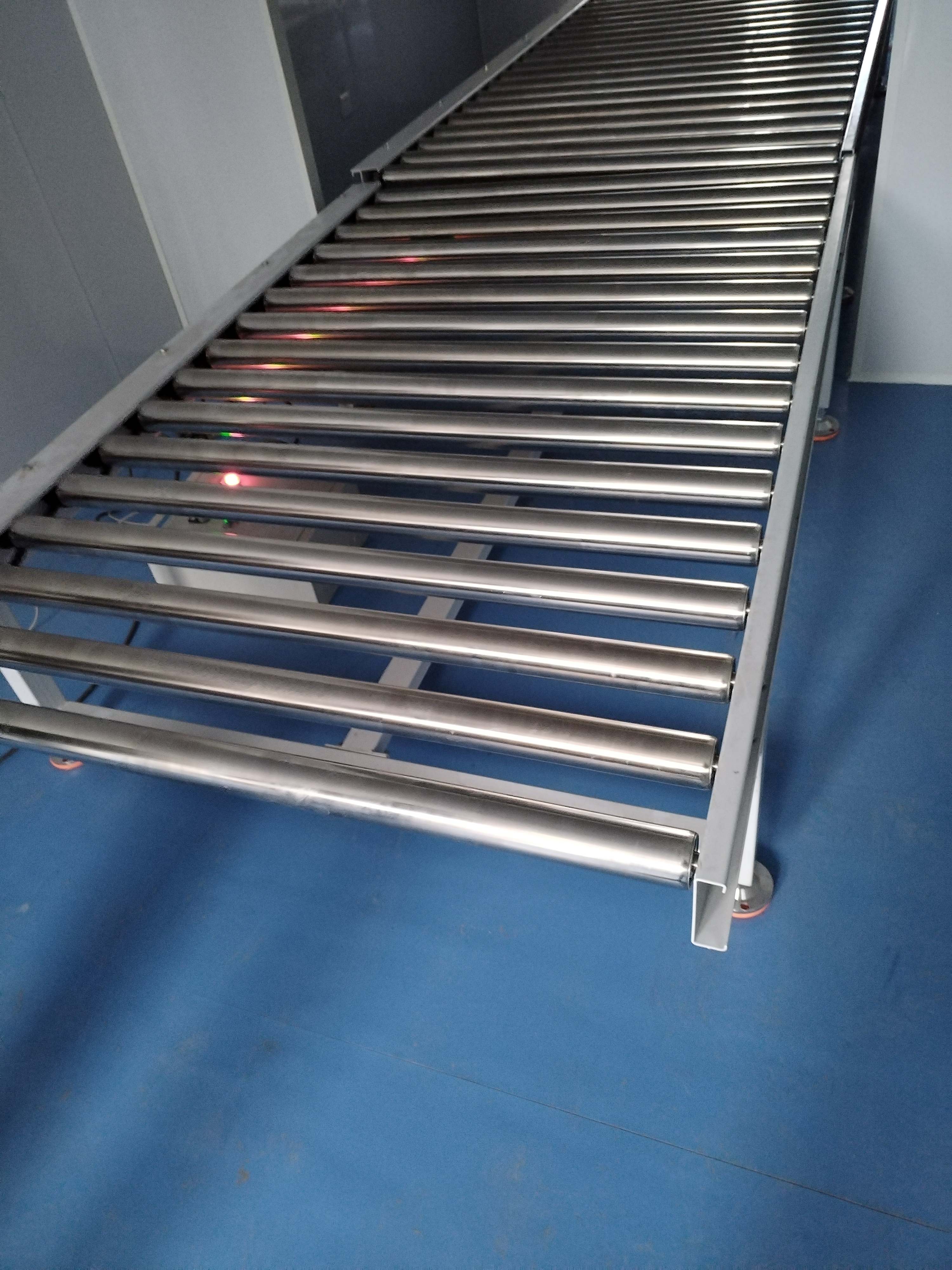 滾筒輸送機(jī)特點(diǎn),青島樂途行工業(yè)設(shè)備有限公司